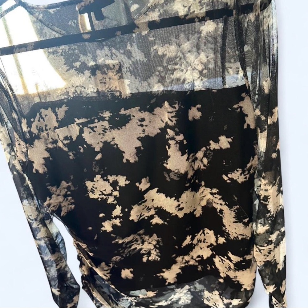 DKNY Women's Printed Mesh Ruched Long-Sleeve Top - Picture 3 of 4